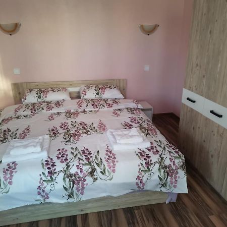 Guest Rooms Mihaylovi Pavel Banya Dış mekan fotoğraf