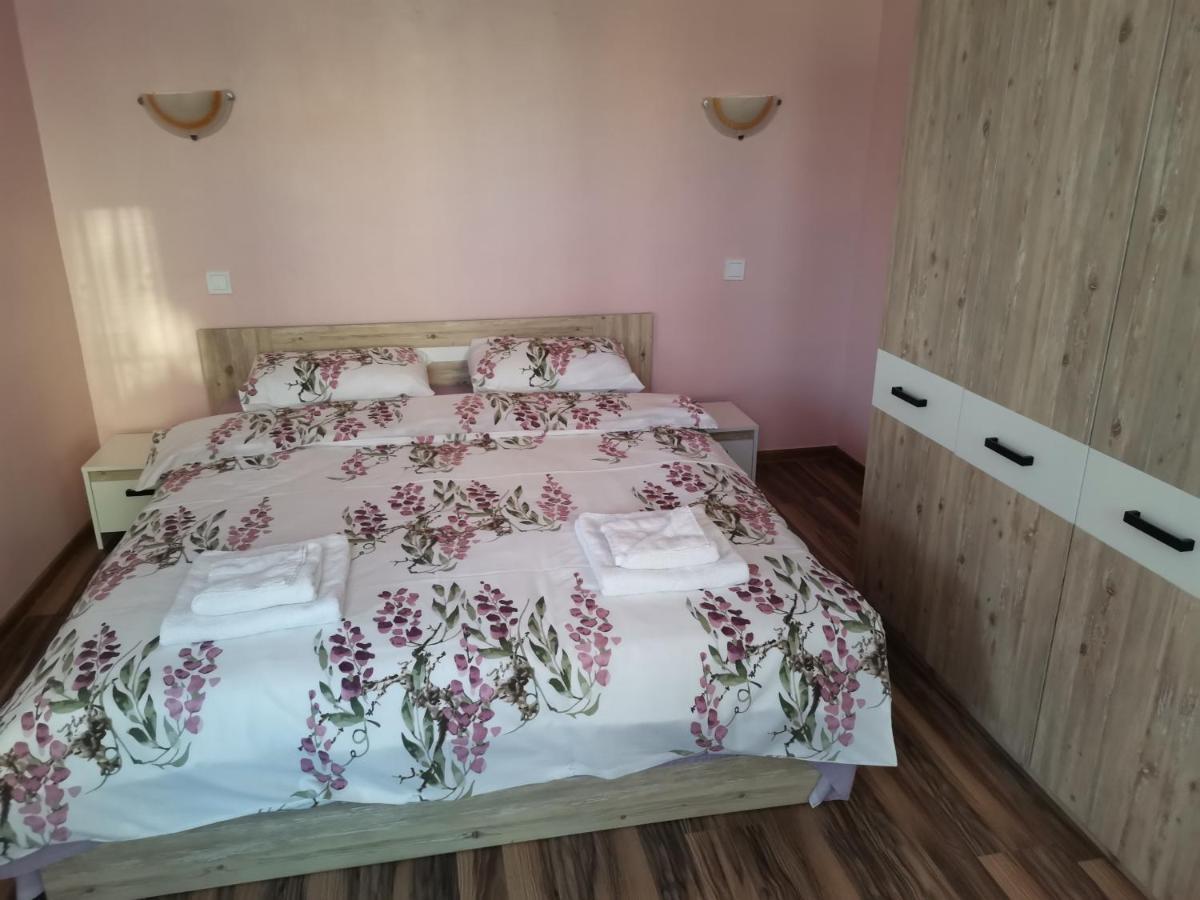 Guest Rooms Mihaylovi Pavel Banya Dış mekan fotoğraf