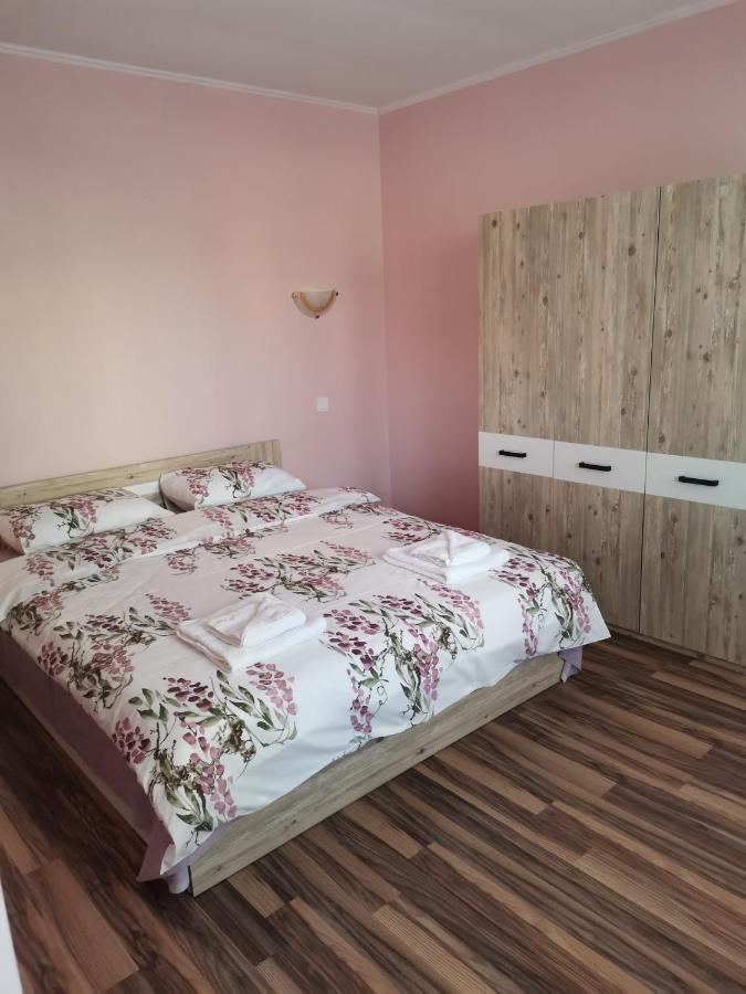 Guest Rooms Mihaylovi Pavel Banya Dış mekan fotoğraf